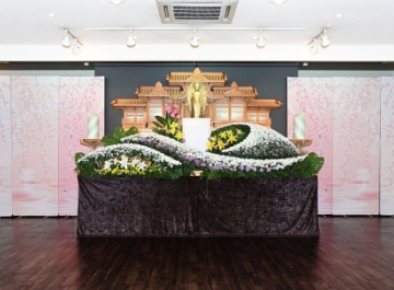 生花祭壇ベーシックプランをイメージさせる祭壇の画像