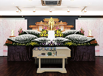 生花祭壇プレミアムプランをイメージさせる祭壇の画像